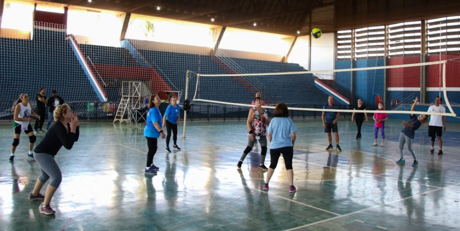 Vida Ativa tem vagas para aulas de vôlei adaptado para pessoas