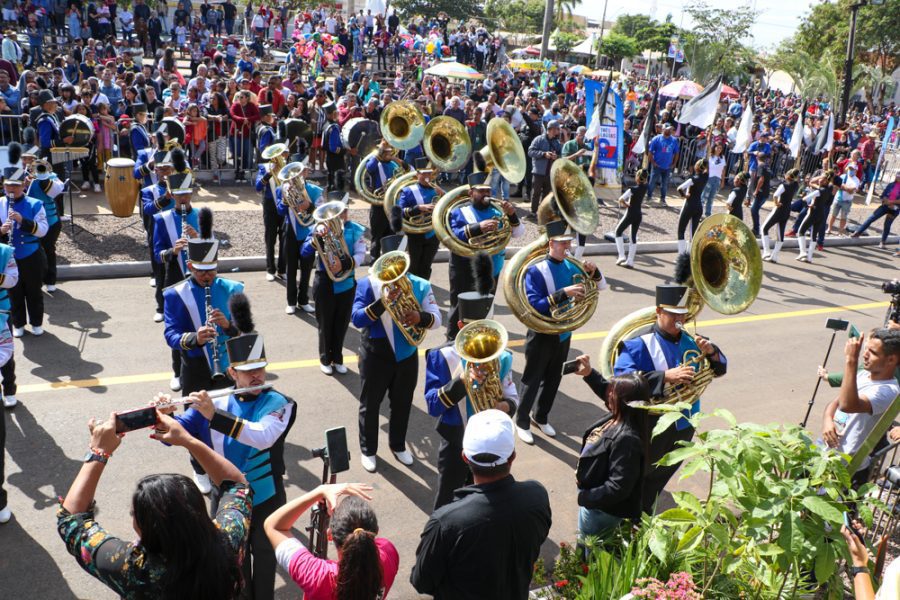 Desfile Cívico de Aniversário de 203 anos de Itapira 