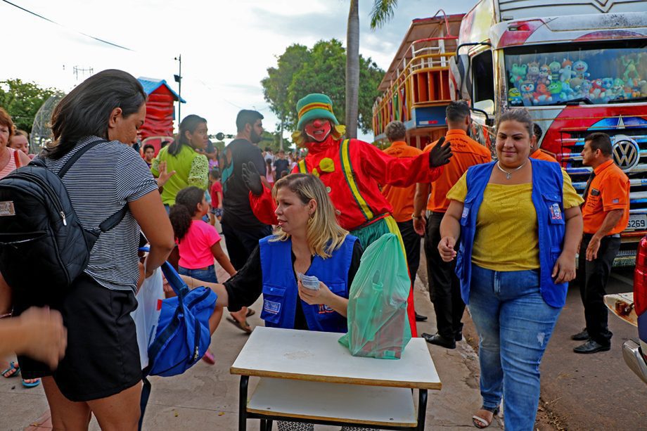 Carreta da Alegria faz passeio solidário e arrecada aproximadamente 800 kg  de alimentos para entidades filantrópicas de Três Lagoas – Prefeitura Três  Lagoas