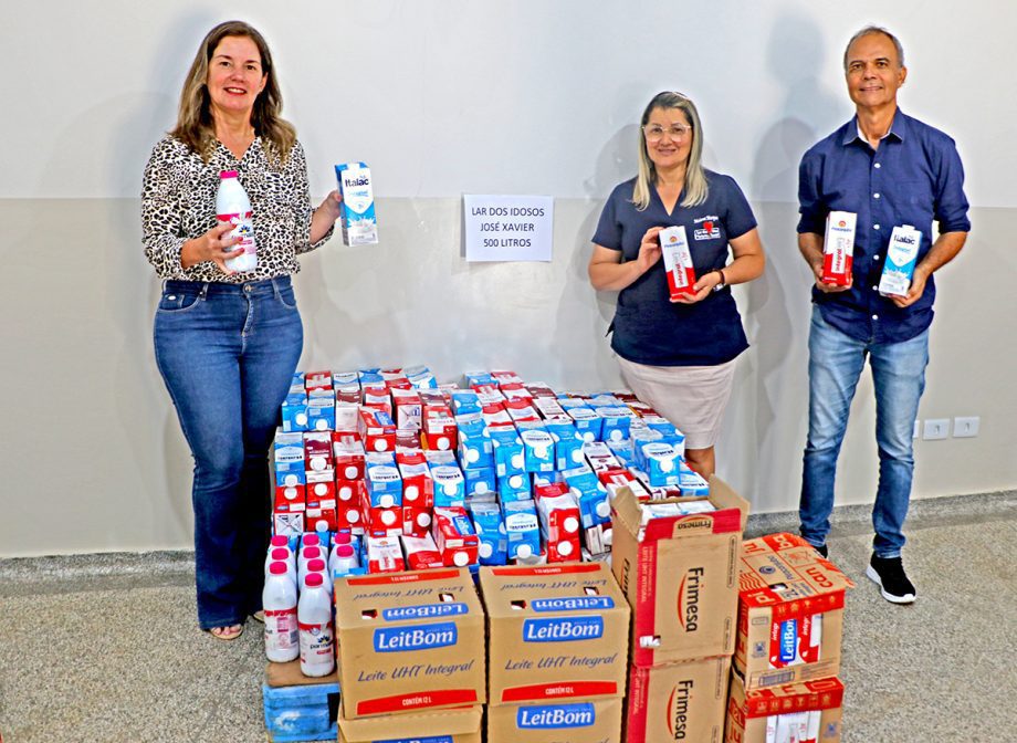 Carreta da Alegria recolhe mais de 300 kg de alimento e 1 mil peças de  roupas doados a APAE e asilo - Correio de Minas
