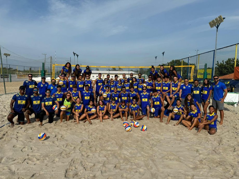 Quinto camp de treinamento organizado pela CBV fecha ano intenso para  atletas da base do vôlei de praia - SóEsporte